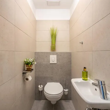 Sunbeam Crest Budapest